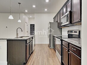 121 Sweet Gum Dr in Summerville, SC - Foto de edificio - Building Photo