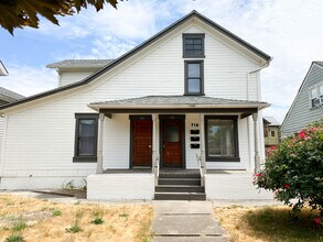 719 SW 4th St, Unit 100 in Corvallis, OR - Foto de edificio - Building Photo