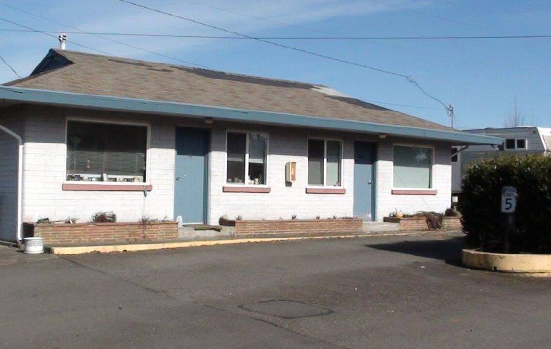 24426 Pacific Hwy S in Kent, WA - Foto de edificio