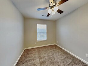 302 Graham Meadow Dr in Charlotte, NC - Foto de edificio - Building Photo