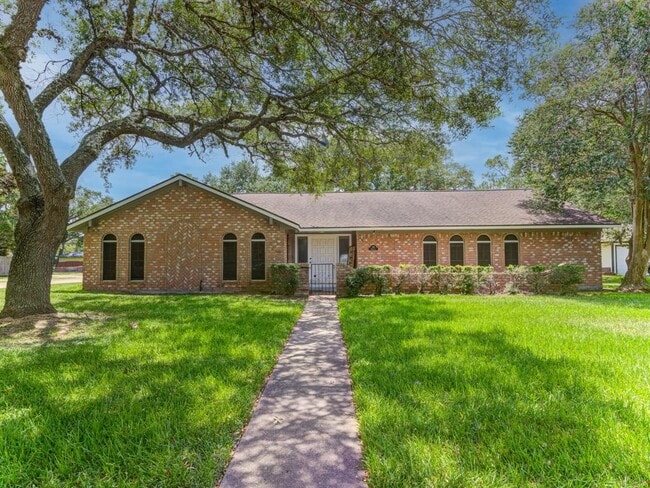 312 Narcissus St