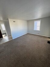 142 Cayuta St, Unit 202 in Corning, NY - Foto de edificio - Building Photo