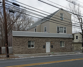 190-194 Saddle River Rd in Saddle Brook, NJ - Foto de edificio - Building Photo