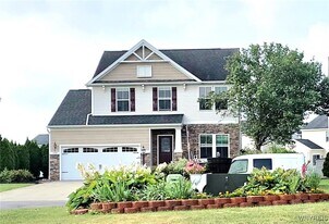 7054 Lakeside Dr in Niagara Falls, NY - Building Photo