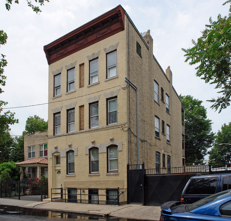 12-14 Hanover St in Newark, NJ - Building Photo