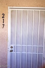 350 S Durango Dr in Las Vegas, NV - Building Photo - Building Photo