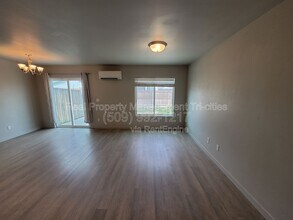 413 Whitefish Ln in Pasco, WA - Building Photo - Building Photo