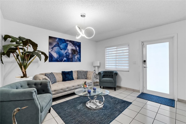 980 W 43rd Pl in Hialeah, FL - Building Photo - Building Photo