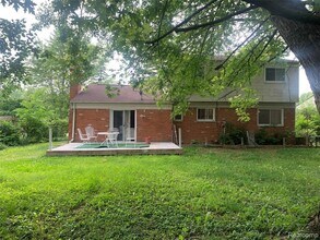 3955 Helen Ave in Ypsilanti, MI - Building Photo - Building Photo