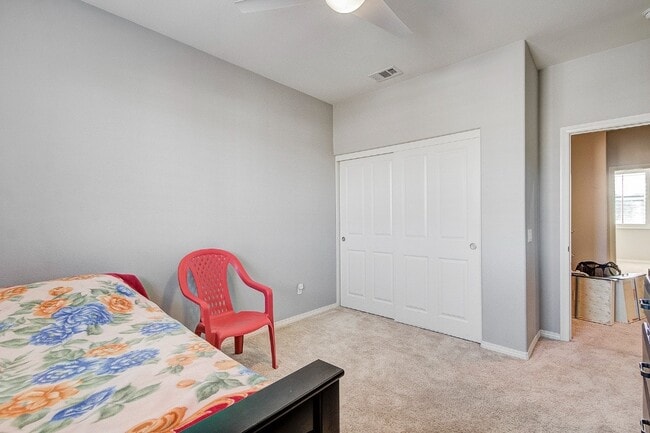 22494 Brightwood Pl in Santa Clarita, CA - Foto de edificio - Building Photo