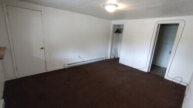 2223 N Water St Ext in Uhrichsville, OH - Building Photo - Building Photo