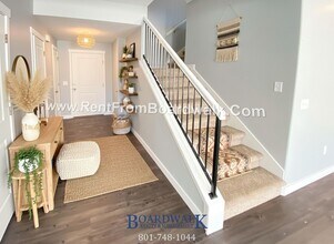 858 W Wellington Ave in North Salt Lake, UT - Building Photo - Building Photo