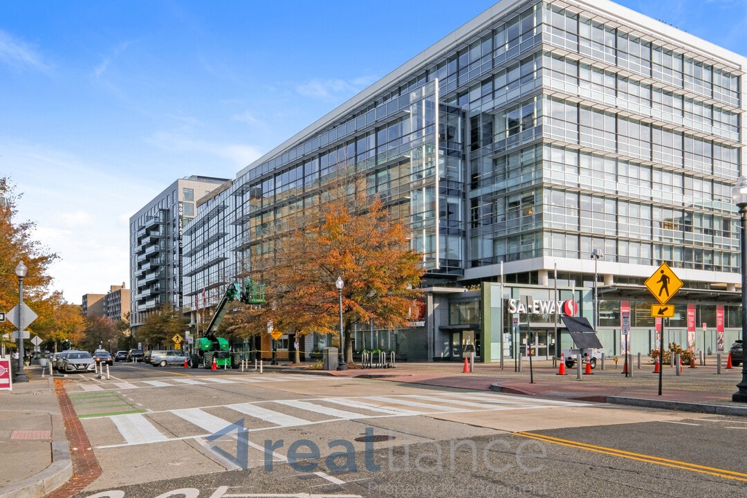 1101 3rd St SW in Washington, DC - Building Photo