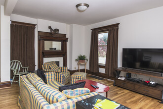 57 E Lane Ave in Columbus, OH - Foto de edificio - Building Photo