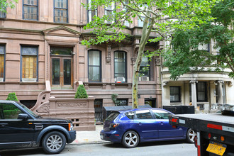 32 W 69th St in New York, NY - Building Photo - Building Photo