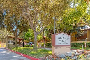 1010 W MacArthur Blvd, Unit 84 in Santa Ana, CA - Building Photo