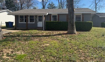 1415 Tower St in Athens, AL - Building Photo