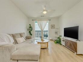 1701 Simond Ave, Unit 45 in Austin, TX - Building Photo