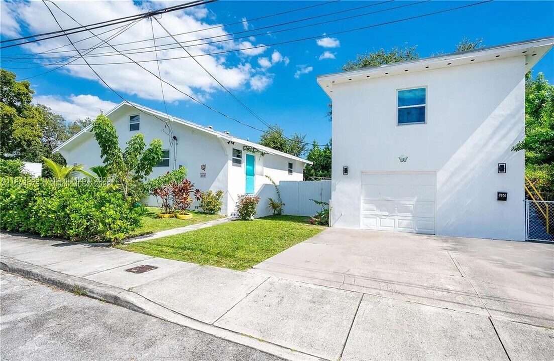 7655 NW 4th Ct in Miami, FL - Building Photo
