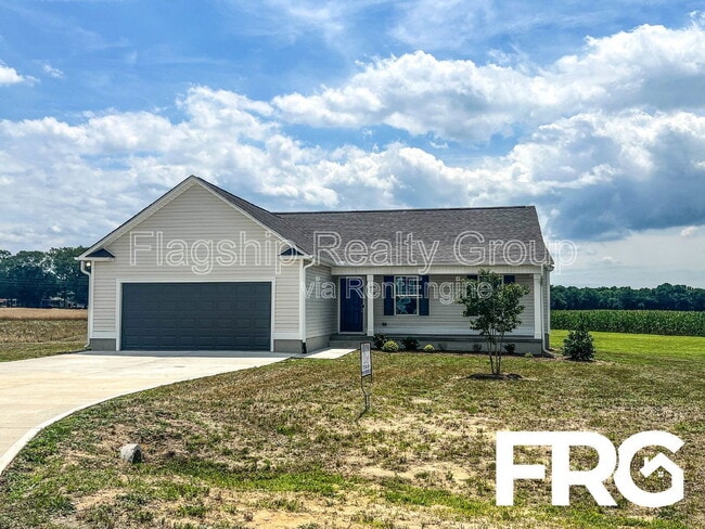 102 Michael Thomas Pl in La Grange, NC - Building Photo - Building Photo
