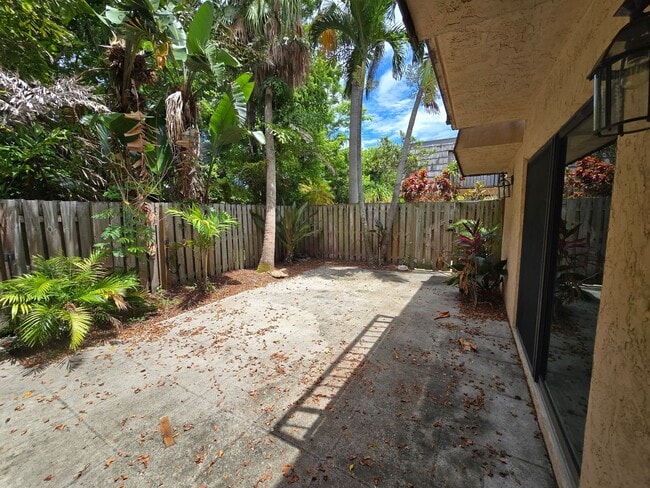 320 E Waverly Pl in Vero Beach, FL - Building Photo - Building Photo
