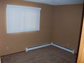 2208 E Divide Ave, Unit 1 in Bismarck, ND - Foto de edificio - Building Photo