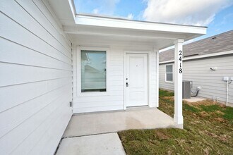 2418 Legends Crk in New Braunfels, TX - Building Photo - Building Photo