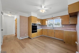 26 Pilgrim Ct in Bloomfield, NJ - Building Photo - Building Photo