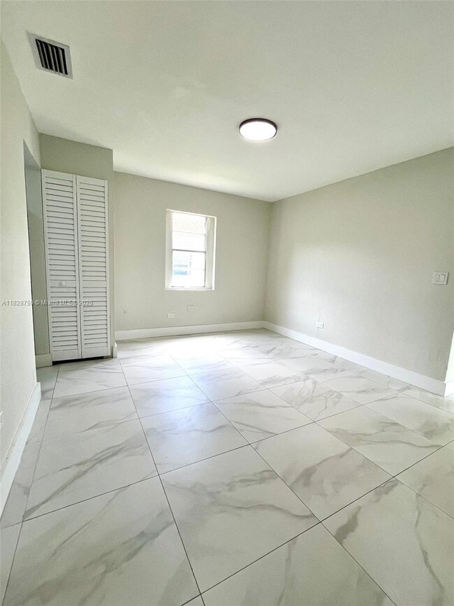 1960 NW 49th St in Miami, FL - Building Photo - Building Photo