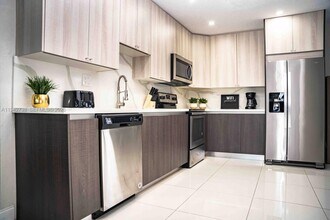 5249 NE 3rd Ter. in Fort Lauderdale, FL - Building Photo - Building Photo