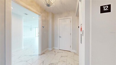 176 4th Ave NE in St. Petersburg, FL - Building Photo - Building Photo