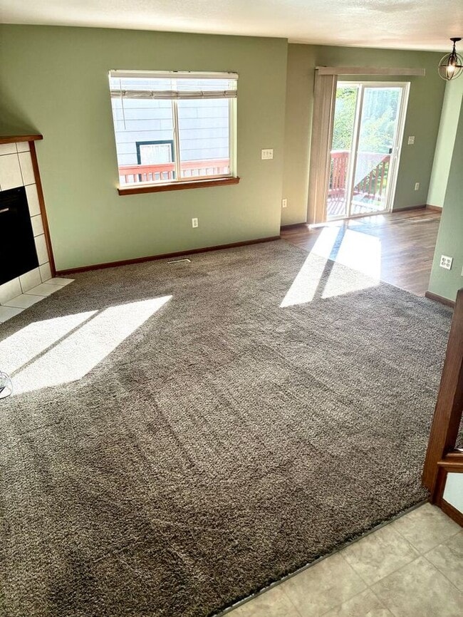 property at 1004 Winona Cir