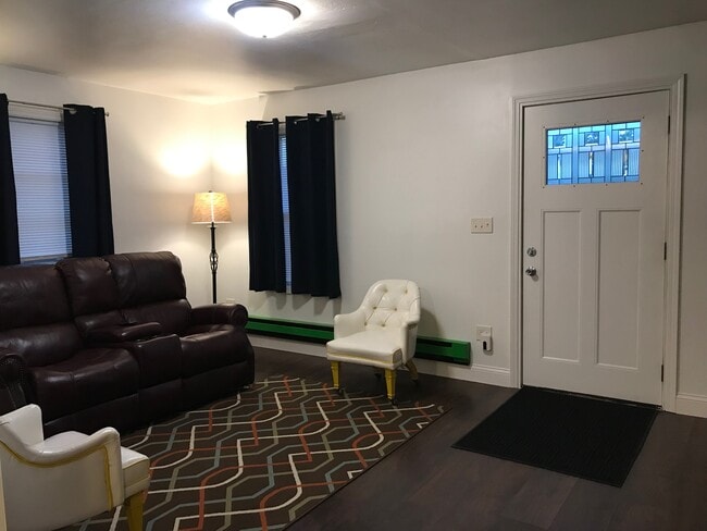 211 N Lincoln St, Unit Apt #1