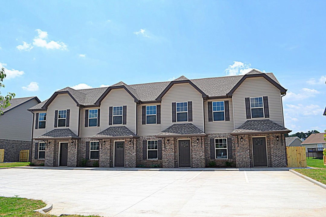 1768 Spring Water Dr in Clarksville, TN - Building Photo