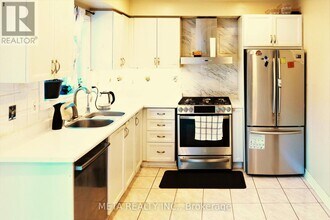 108 Lent Crescent in Brampton, ON - Building Photo - Building Photo