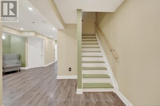 1325 Ashwood Terr in Oakville, ON - Building Photo - Building Photo