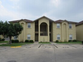 9804 Cantera Ct in Laredo, TX - Building Photo
