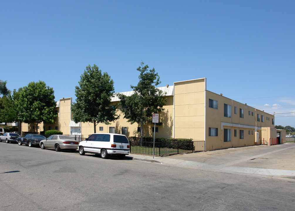 441-451 Cuesta Del Mar Dr in Oxnard, CA - Building Photo