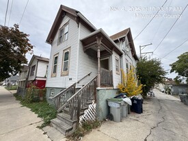 916 S 11th St, Unit A in Milwaukee, WI - Building Photo