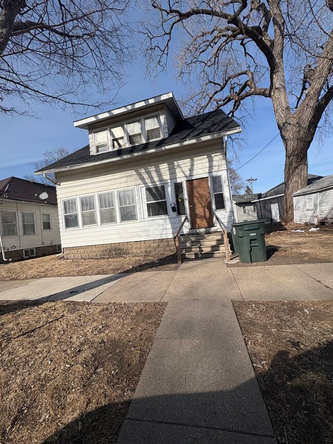 310 Crescent Pl in Waterloo, IA - Building Photo - Building Photo