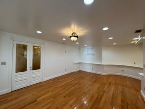 2112 Santa Clara Ave, Unit B in Alameda, CA - Foto de edificio - Building Photo