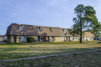 Outback Apartments in Commerce, TX - Building Photo - Building Photo