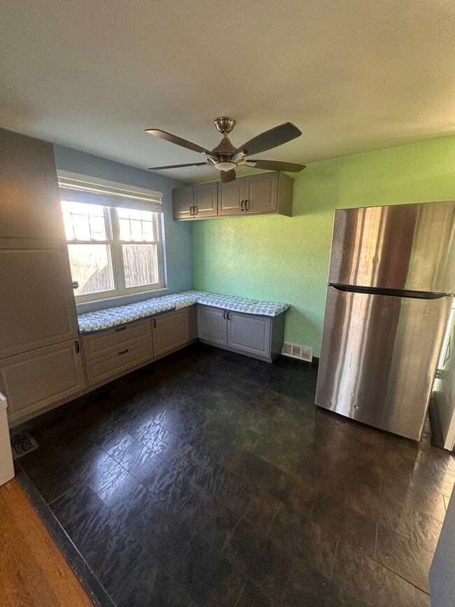 206 Valley Vale Dr in Pittsburgh, PA - Foto de edificio - Building Photo