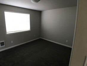 957 NW Oak Ave in Redmond, OR - Building Photo - Building Photo