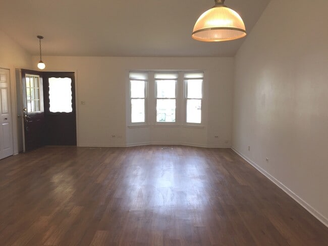 41 Bedford Rd in Mundelein, IL - Building Photo - Building Photo