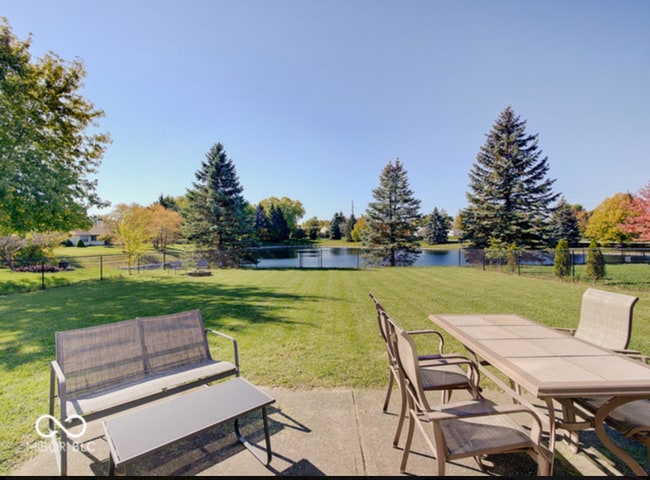 9884 Plantana Blvd in Fishers, IN - Foto de edificio - Building Photo