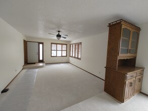 506 N 11th St, Unit A in Bismarck, ND - Foto de edificio - Building Photo