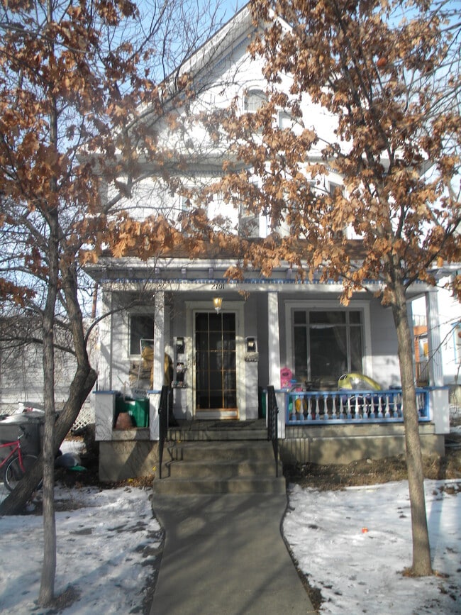 property at 2701 Delaware St SE