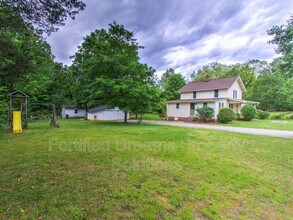 7507 Greenlawn Dr in Summerfield, NC - Building Photo - Building Photo