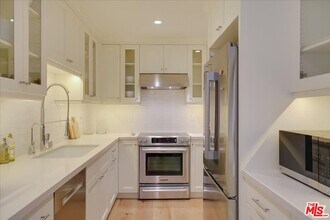 1220 Coast Village Rd in Montecito, CA - Building Photo - Building Photo